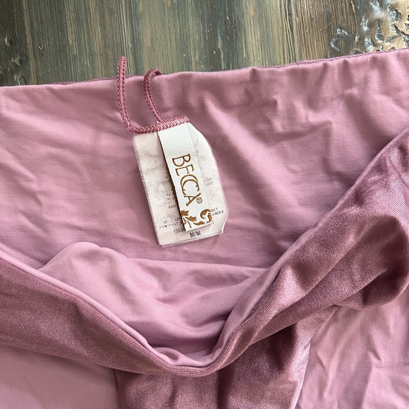 BECCA shimmer rose pink metallic bikini top size D bottoms size medium - Picture 3 of 10